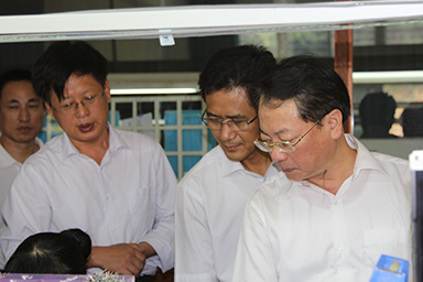 福建省紀(jì)委副書(shū)記、監(jiān)察廳廳長(zhǎng)陳善光一行視察虹潤(rùn)公司